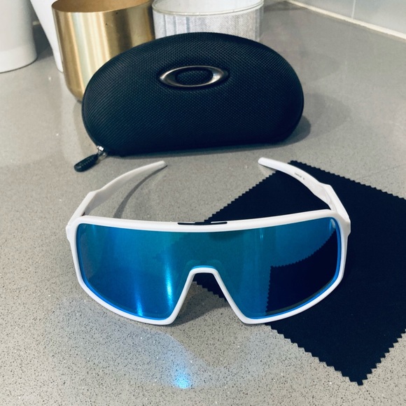 Oakley Sutro Sunglasses - Picture 5 of 7